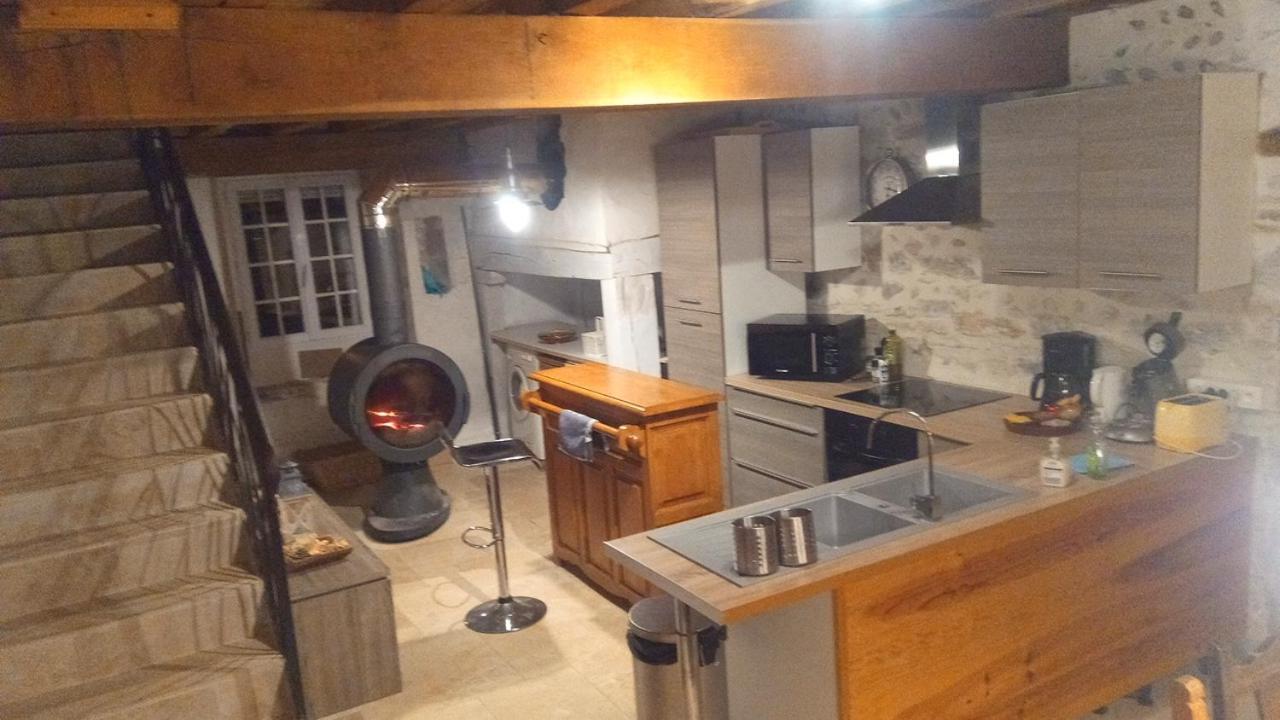 Gite De 6 A 14 Pers Avec Piscine-Jacuzzi- Salle Des Fetes Bastanes Exterior photo